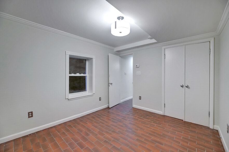 Building Photo - 308 11th St SE