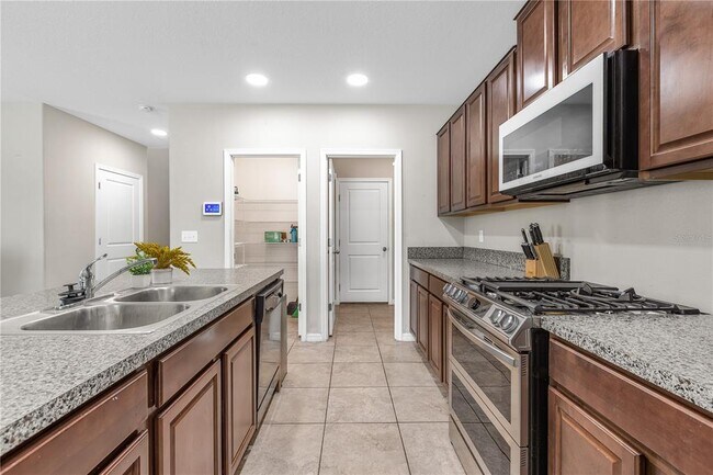 Building Photo - 5149 White Chicory Dr