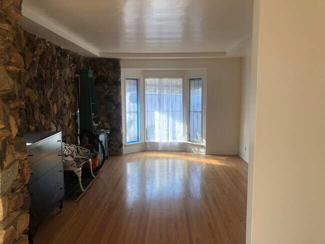 Building Photo - 6426 Arlington Ave