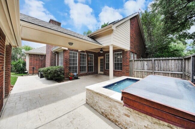 Building Photo - 1003 Clarenda Falls Dr