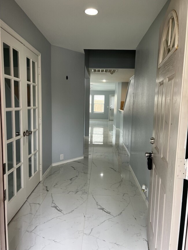 Building Photo - 5702 La Crema