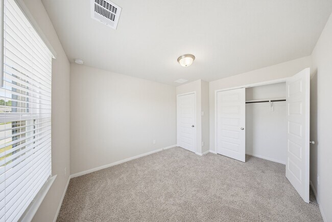 Building Photo - 18560 Meadow Point Ln