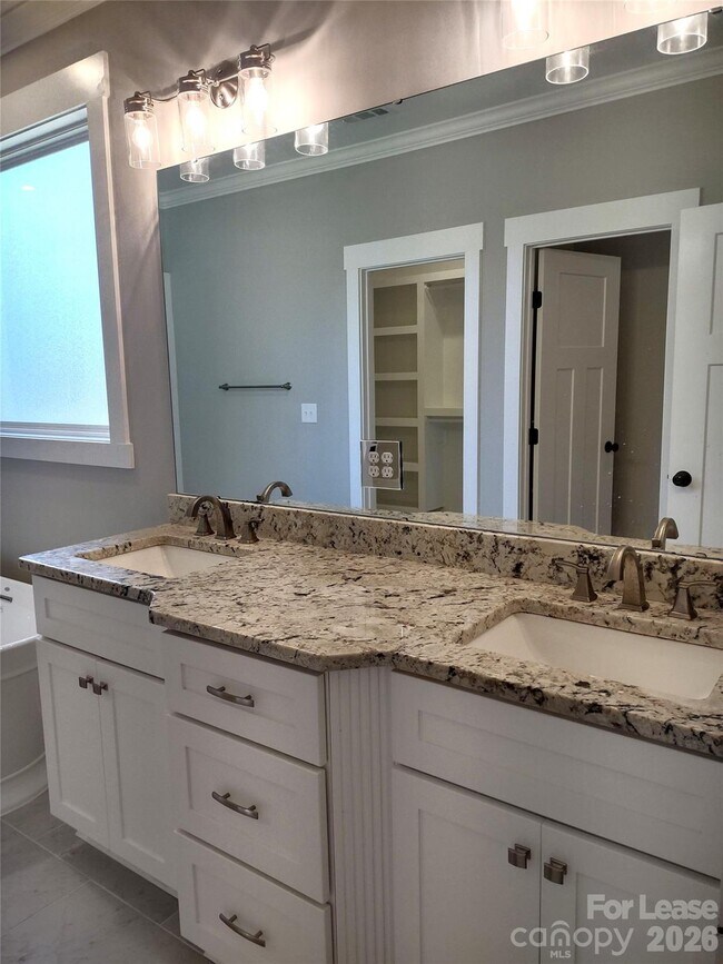 Building Photo - 1716 Berryhill Rd