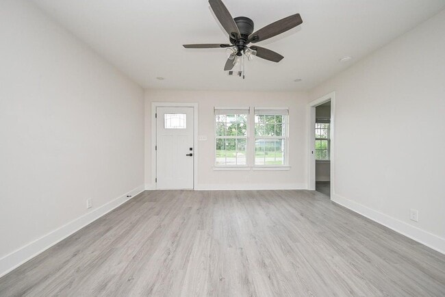 Building Photo - 226 Hyta St