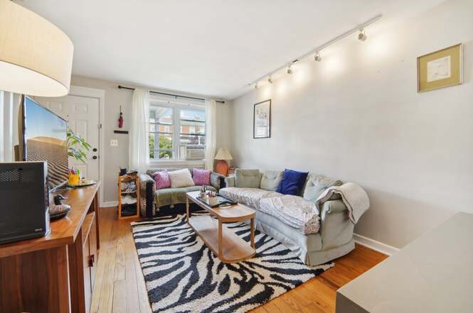 Building Photo - 1217 W 37th St