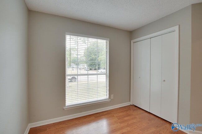 Building Photo - 118 River Oaks Dr