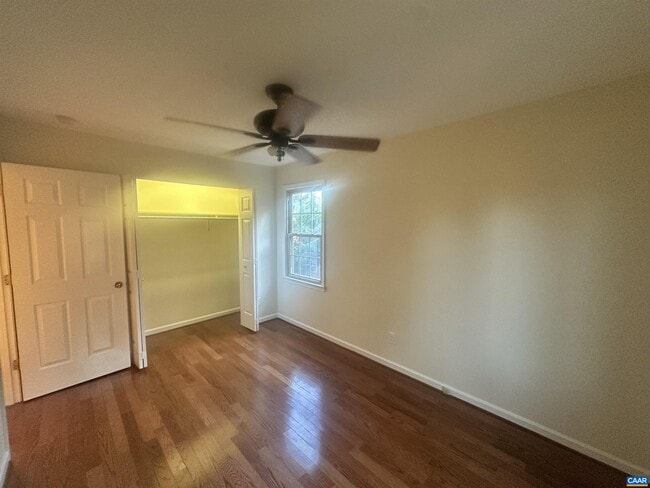 Building Photo - 933 Huntwood Ln