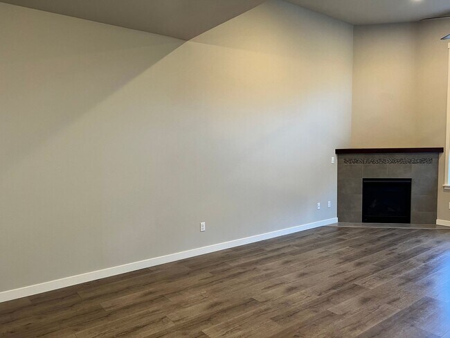 Building Photo - 3bed/2.5bath with Lofted Space at Harbor Crossing!