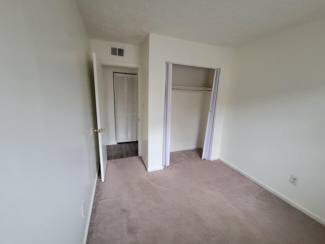 Building Photo - 3962 Northampton Dr