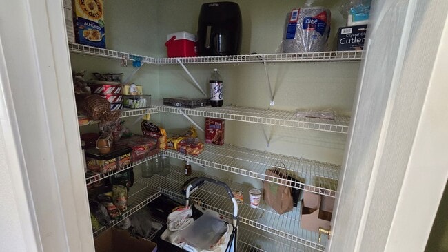 Building Photo - 2 story, 2 car garage, 5 bedroom, coveredpatio, All appliances. move in ready home with solar inc...