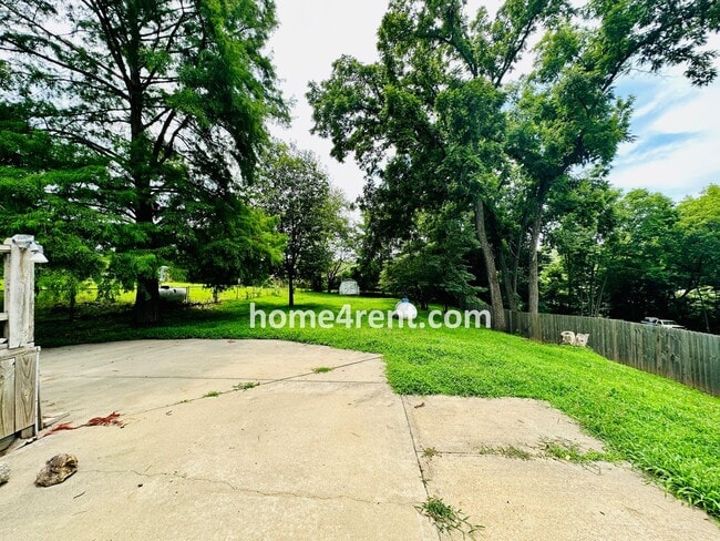 Building Photo - Fantastic Parkville Home and Updated Kitch...