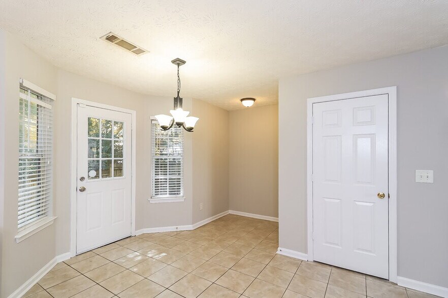 Building Photo - 86 Springbottom Dr SE