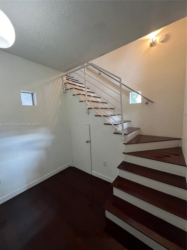 Building Photo - Navarre Avenue, Coral Gables, FL 33134 - 3 BR 2.5 BA condo