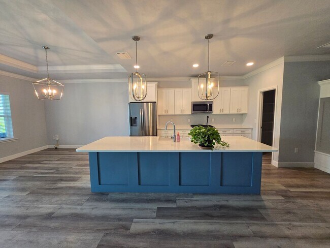 Building Photo - Beautiful 3-Bedroom, 2.5 Bath Home in Desi...