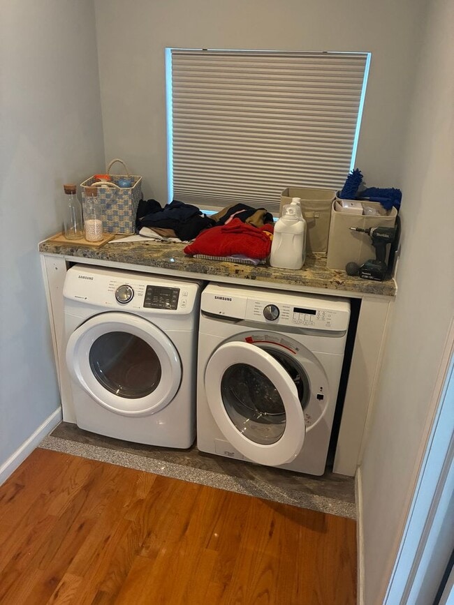 Building Photo - SPACIOUS LAWRENCEVILLE 3 BED 2.5 BATH! PER...