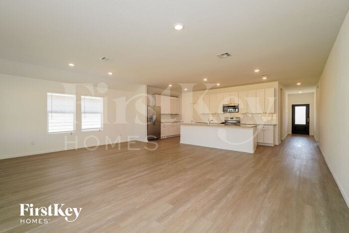 Building Photo - 10639 Erinita Way