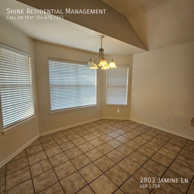 Building Photo - 2803 Jasmine Ln