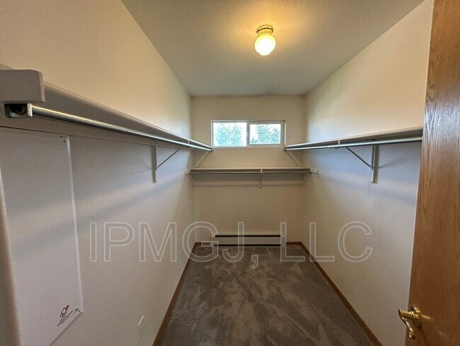 Building Photo - 152 N Mulberry St