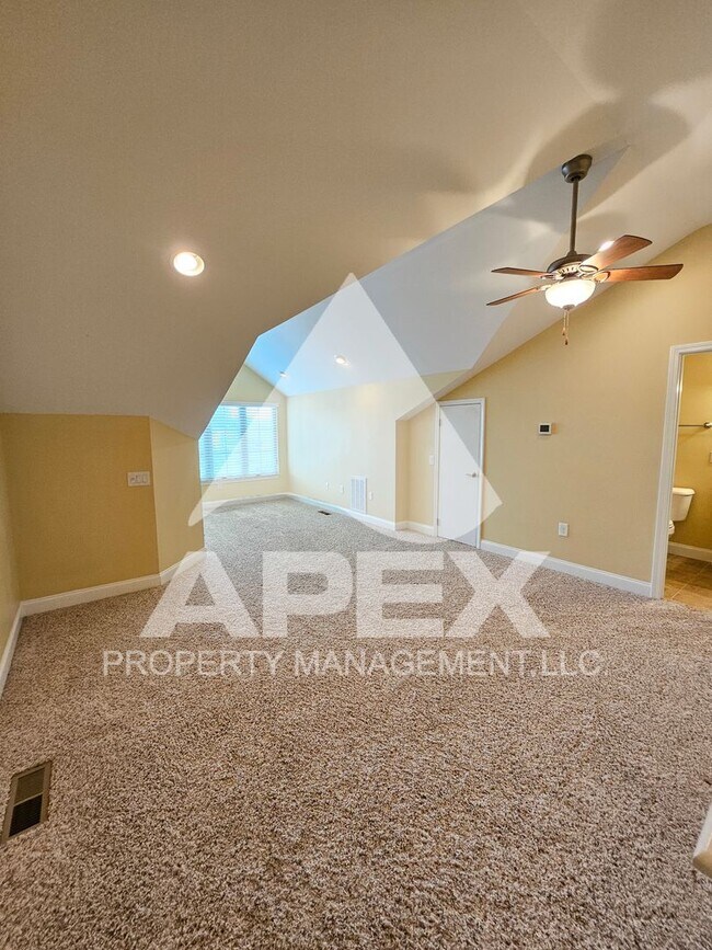 Building Photo - Gorgeous 4 Bd/3 Ba Luxury Condo in the Cot...