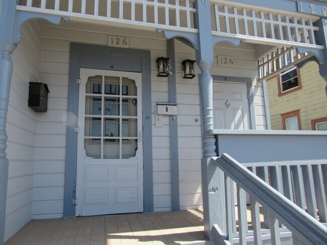 Building Photo - 126A &amp; 126B Marchant St - Duplex