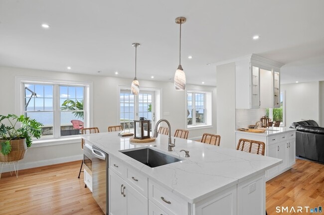 Building Photo - 18 Bel Aire Manor