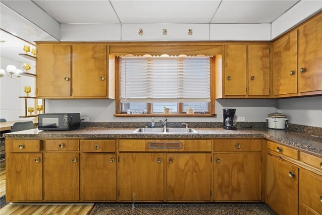 Building Photo - 6 Highland Park