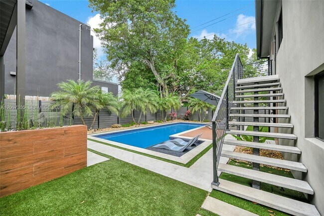 Building Photo - 145 NE 49th St