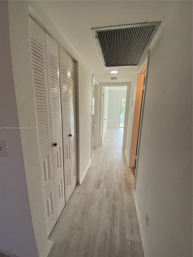 Building Photo - 13250 SW 4th Ct