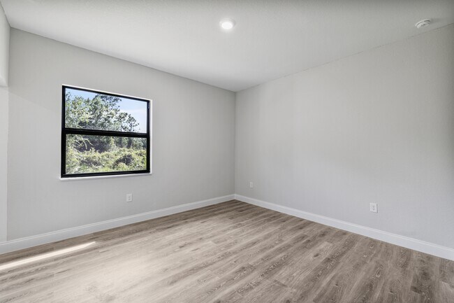 Building Photo - 1134 Sunrise Blvd
