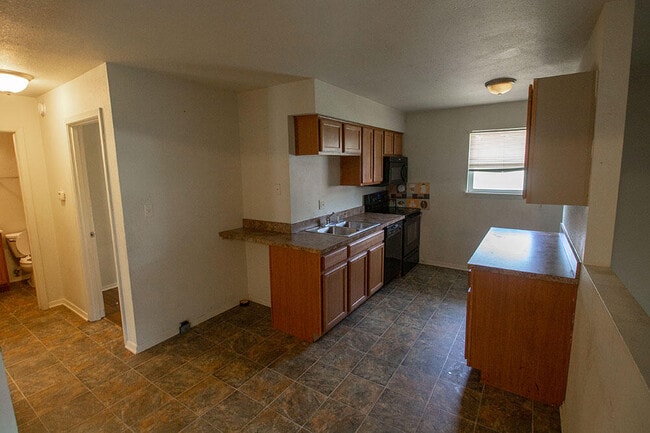 Building Photo - 1013 W Ash St