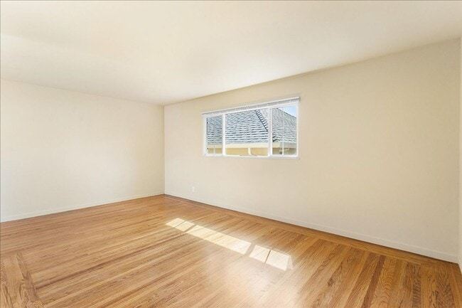 Building Photo - 2033 High St