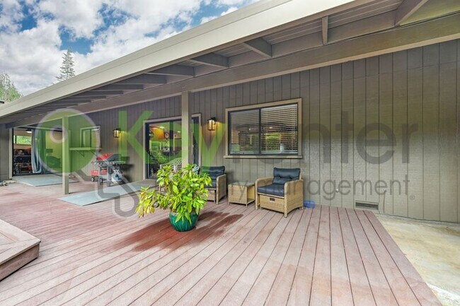 Building Photo - 9635 Oak Leaf Way