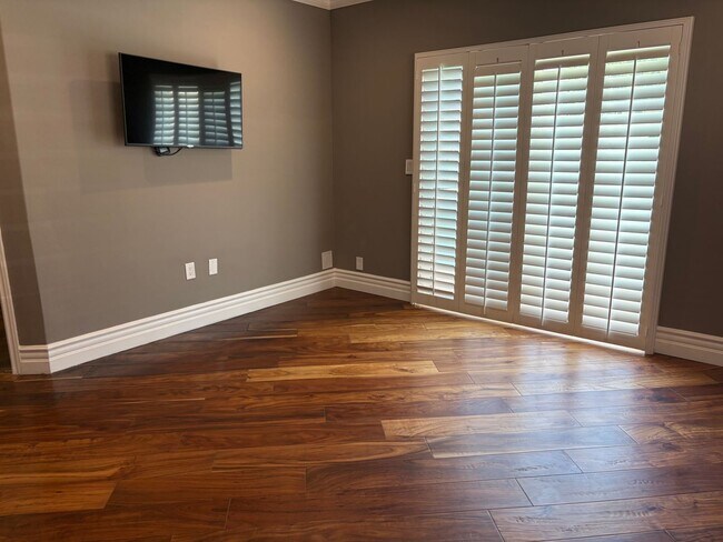Building Photo - Spectacular-Remodeled 4-Bedroom Home with Pool, Spa, + 600 sqft Bonus Space in lovely Sylmar neig...