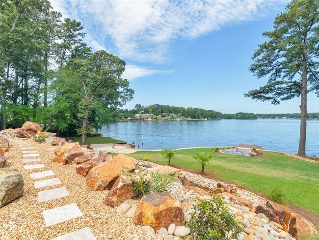 Building Photo - 3258 S Bay Dr