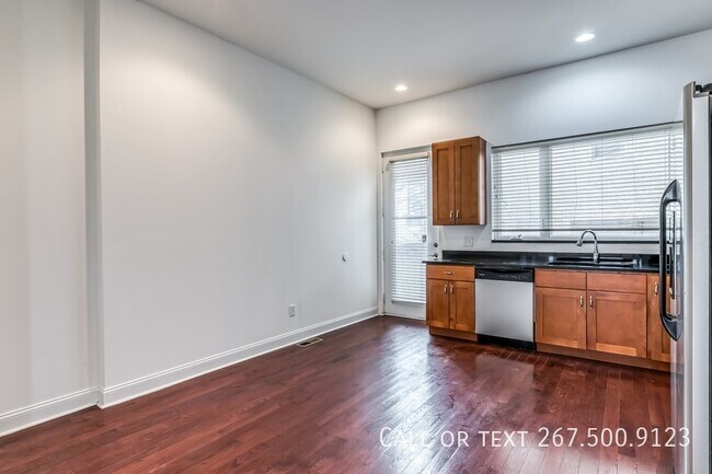 Building Photo - 1456 E Columbia Ave
