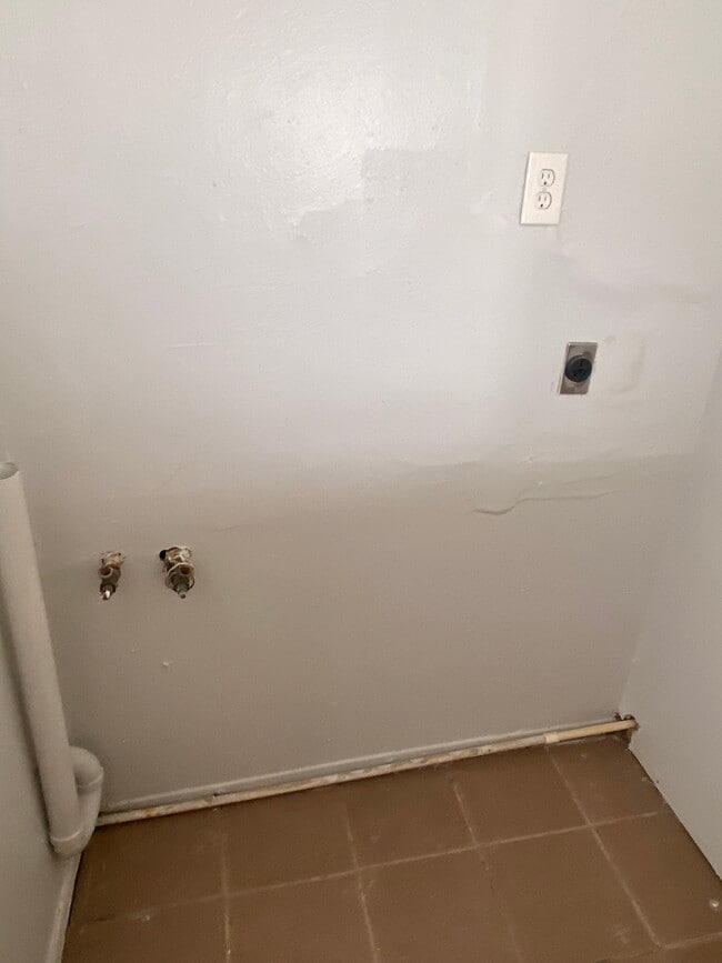 Building Photo - 5250 Kingsbury St