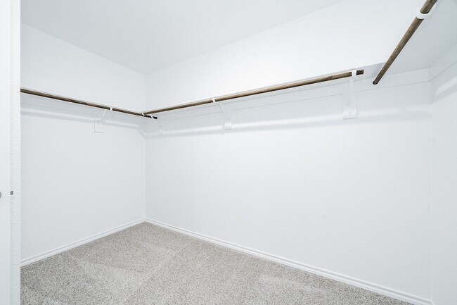 Building Photo - 2147 Thornton Dr