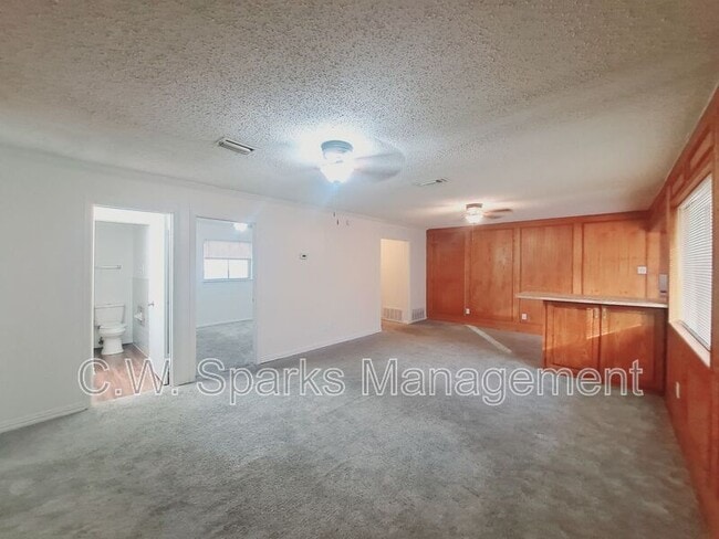 Building Photo - 852 Harvard Ln