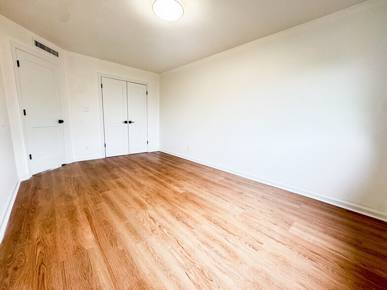 Building Photo - 27 Alan Ter