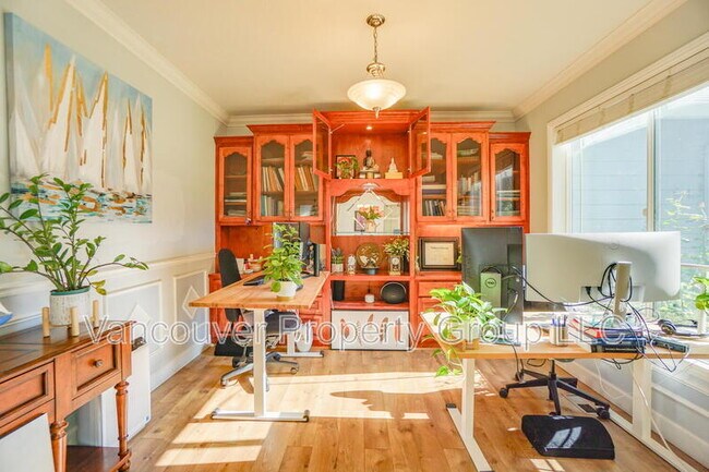 Building Photo - 4404 NE 98th Cir