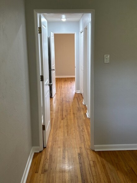 Building Photo - 427 W Hogle Ave