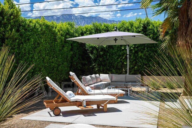 Building Photo - 2355 W Nicola Rd