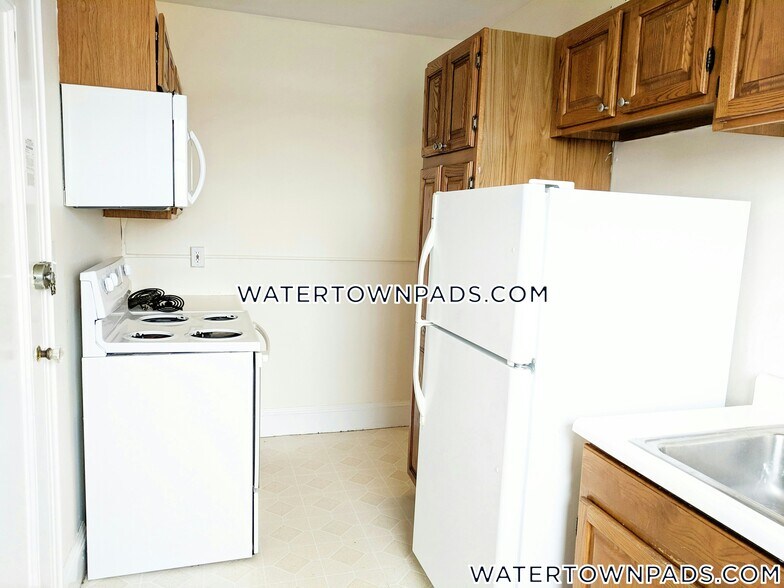 Building Photo - 550 Belmont St