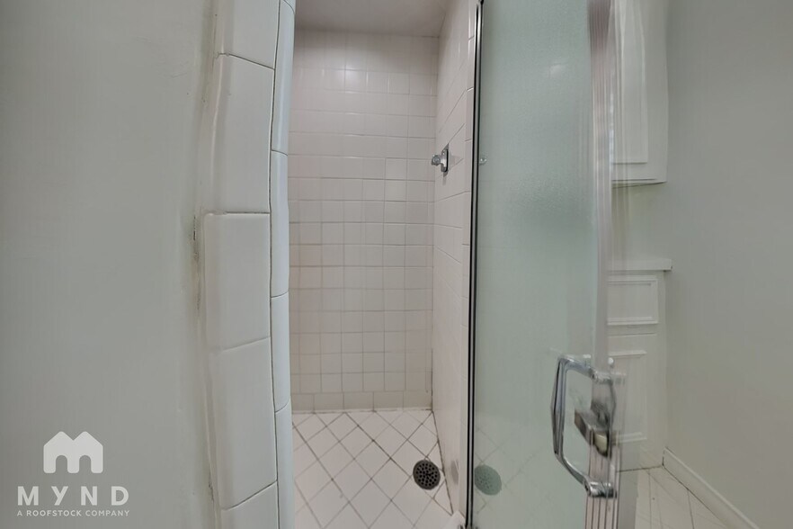 Building Photo - 810 Bradfield Dr