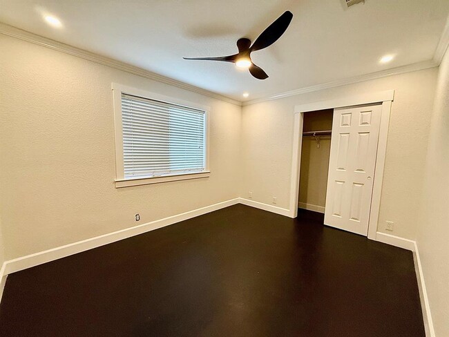 Building Photo - 133 Paige Bend