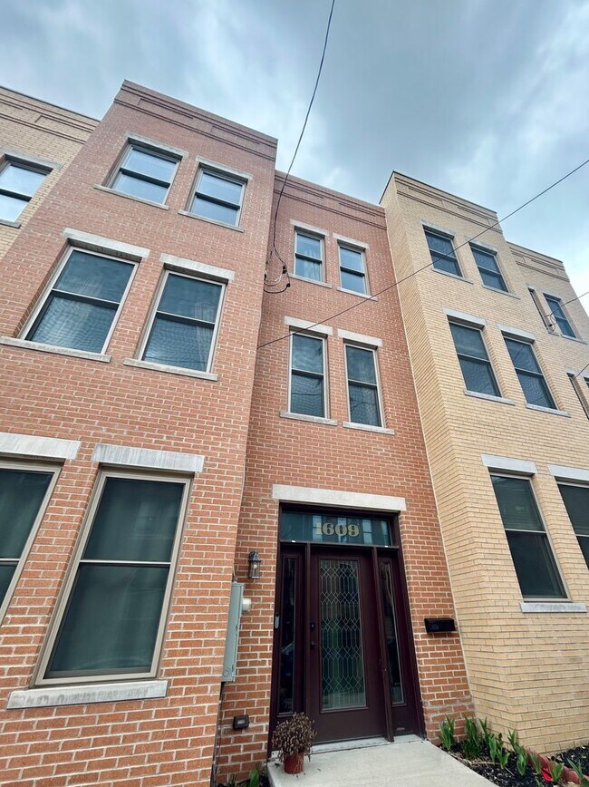 Building Photo - Available Now! 4 Bedroom 3.5 Bath Townhome...