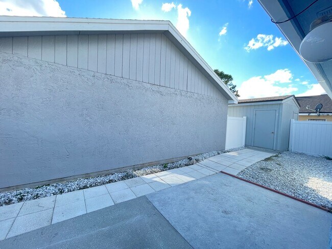 Building Photo - 3 Bedroom / 2 Bath Home in Winter Springs !