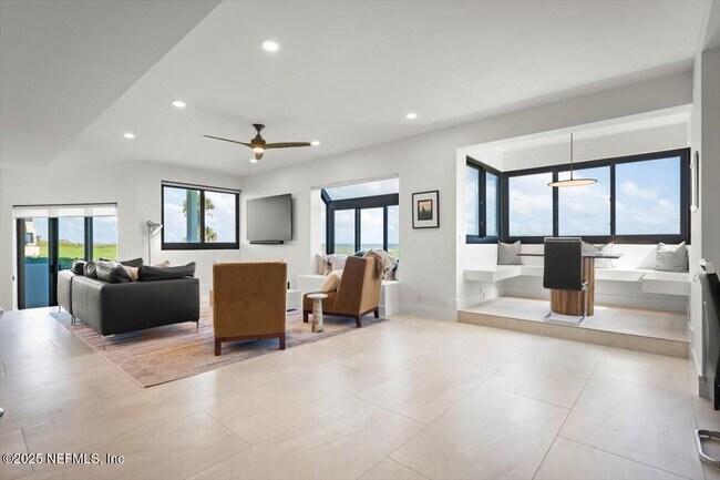 Building Photo - 739 Spinnakers Reach Dr