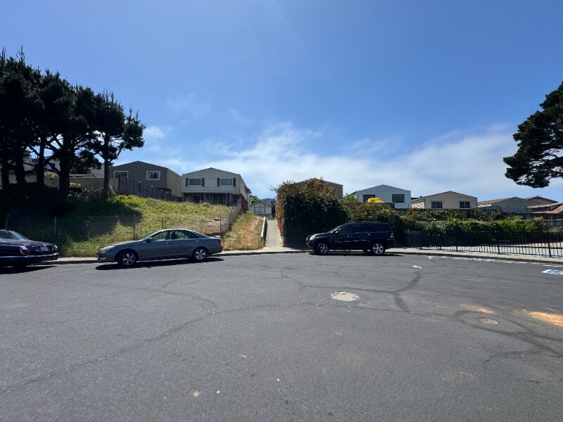 Building Photo - 127 Marbly Ave