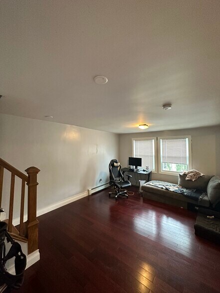 Building Photo - 73 Almont St